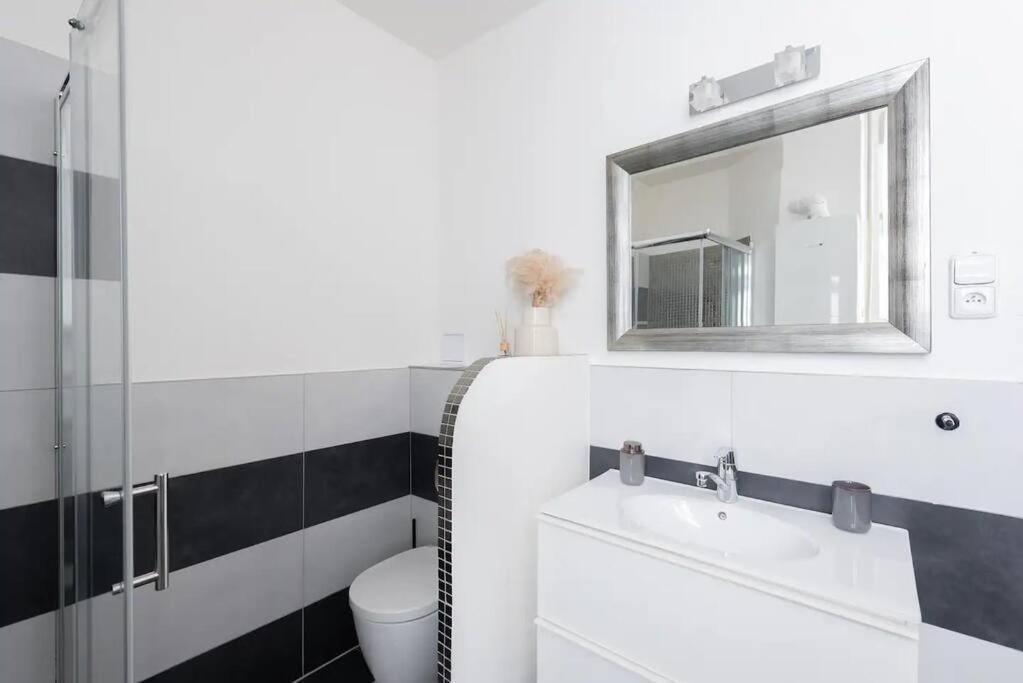Spacious With Balcony At Wenceslas Sq Apartmán *